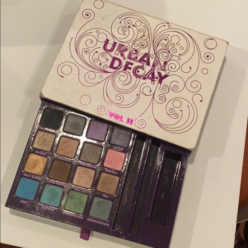 Urban decay 2 eyeshadow palette
